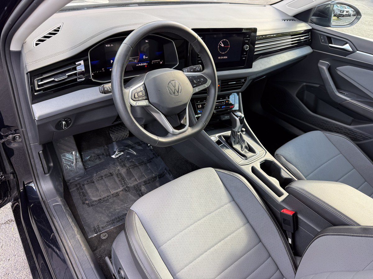 Used 2026 Volkswagen Jetta SE FWD image 13