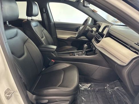 Used 2025 Jeep Compass Limited image 22