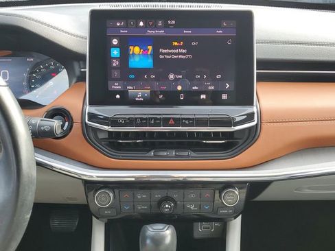 Certified 2022 Jeep Compass Limited image 28