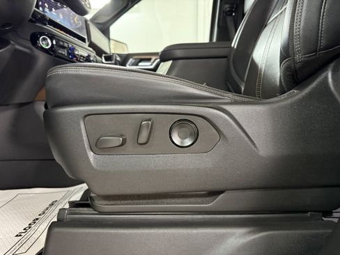 Used 2022 Chevrolet Silverado 1500 High Country w/ High Country Premium Package image 18