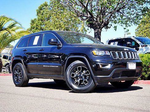 Certified 2022 Jeep Grand Cherokee Laredo X RWD image 1
