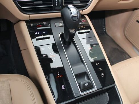 Certified 2022 Porsche Macan S image 17