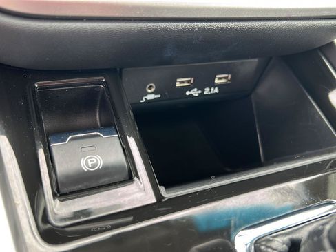 Used 2021 Subaru Outback Limited AWD/4WD image 13