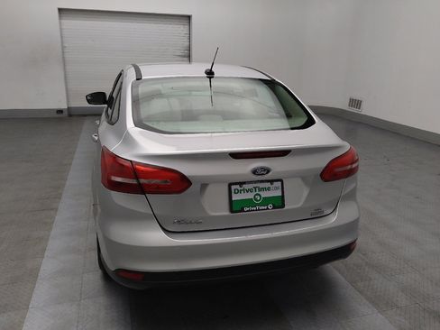 Used 2018 Ford Focus SE w/ SE Appearance Package image 6