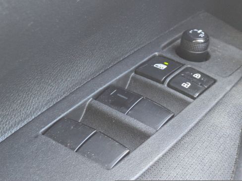 Used 2022 Toyota Corolla LE image 20