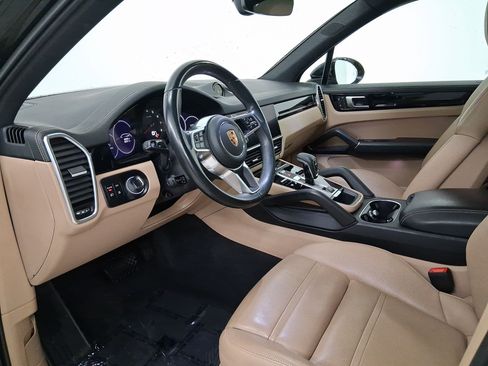 Certified 2023 Porsche Cayenne image 4
