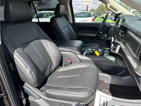 Used 2022 Ford Expedition XLT image 17