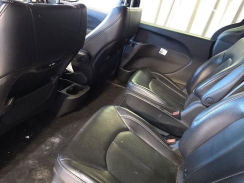 Used 2022 Chrysler Pacifica Touring-L w/ S Appearance Package FWD image 5