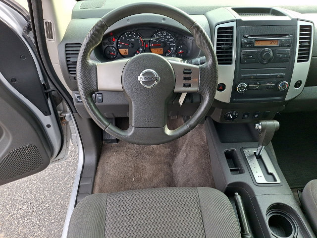 Used 2010 Nissan Frontier SE w/ SE Value Truck Pkg AWD/4WD image 11