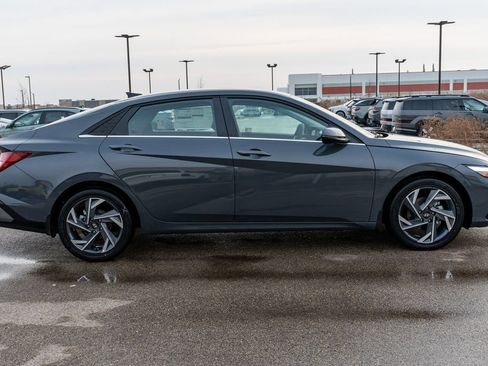 New 2025 Hyundai Elantra Limited image 8