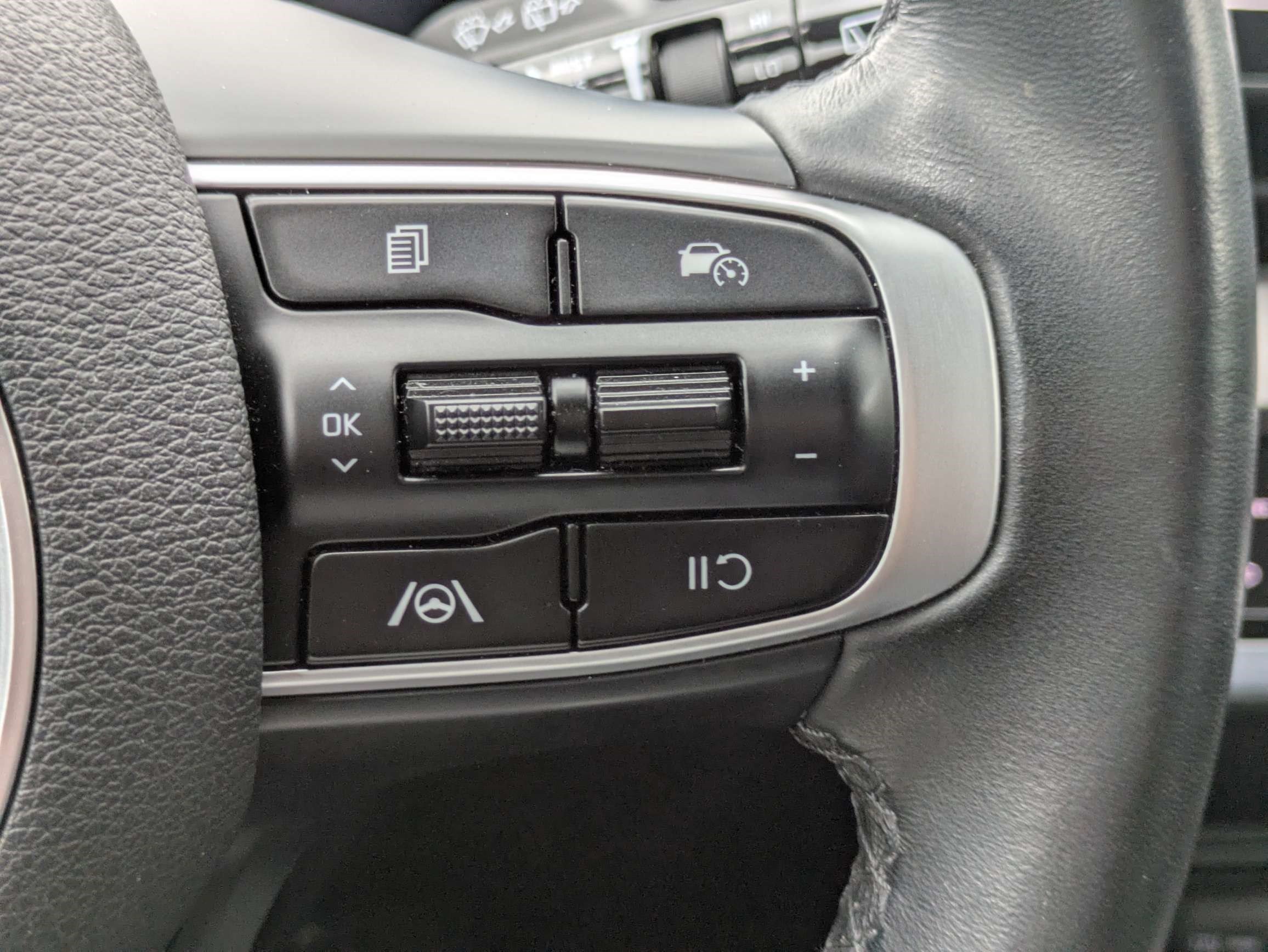 Used 2025 Kia Sportage EX FWD image 33
