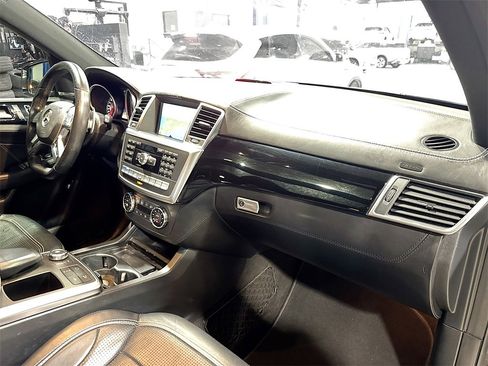 Used 2012 Mercedes-Benz ML 63 AMG 4MATIC image 33