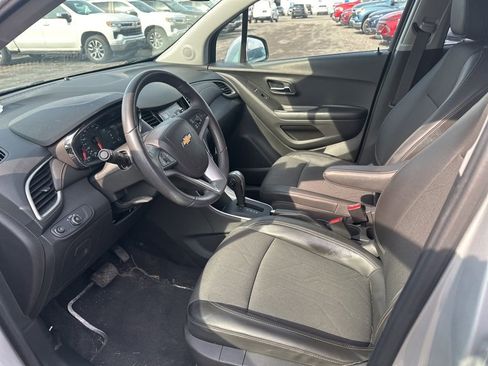Used 2022 Chevrolet Trax LT w/ Driver Confidence Package image 7