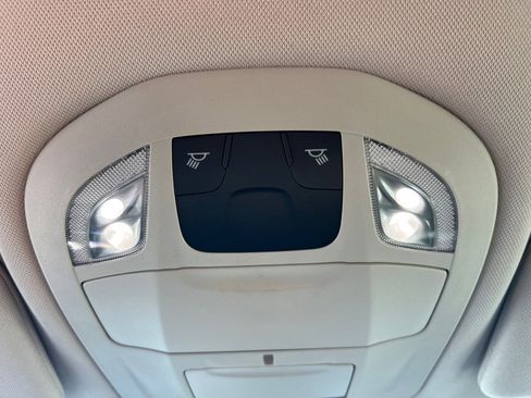 Used 2021 Chrysler Voyager LX FWD image 30