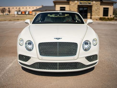 Used 2017 Bentley Continental GT image 2