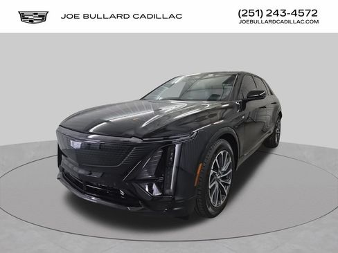 New 2026 Cadillac Lyriq Sport w/ LPO, Floor Liner Package AWD/4WD image 3