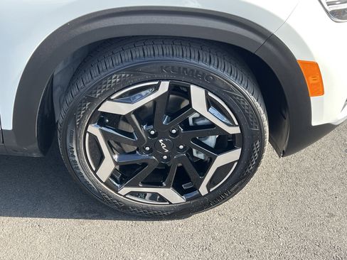 Certified 2025 Kia Seltos SX w/ SX Sunroof Package image 12