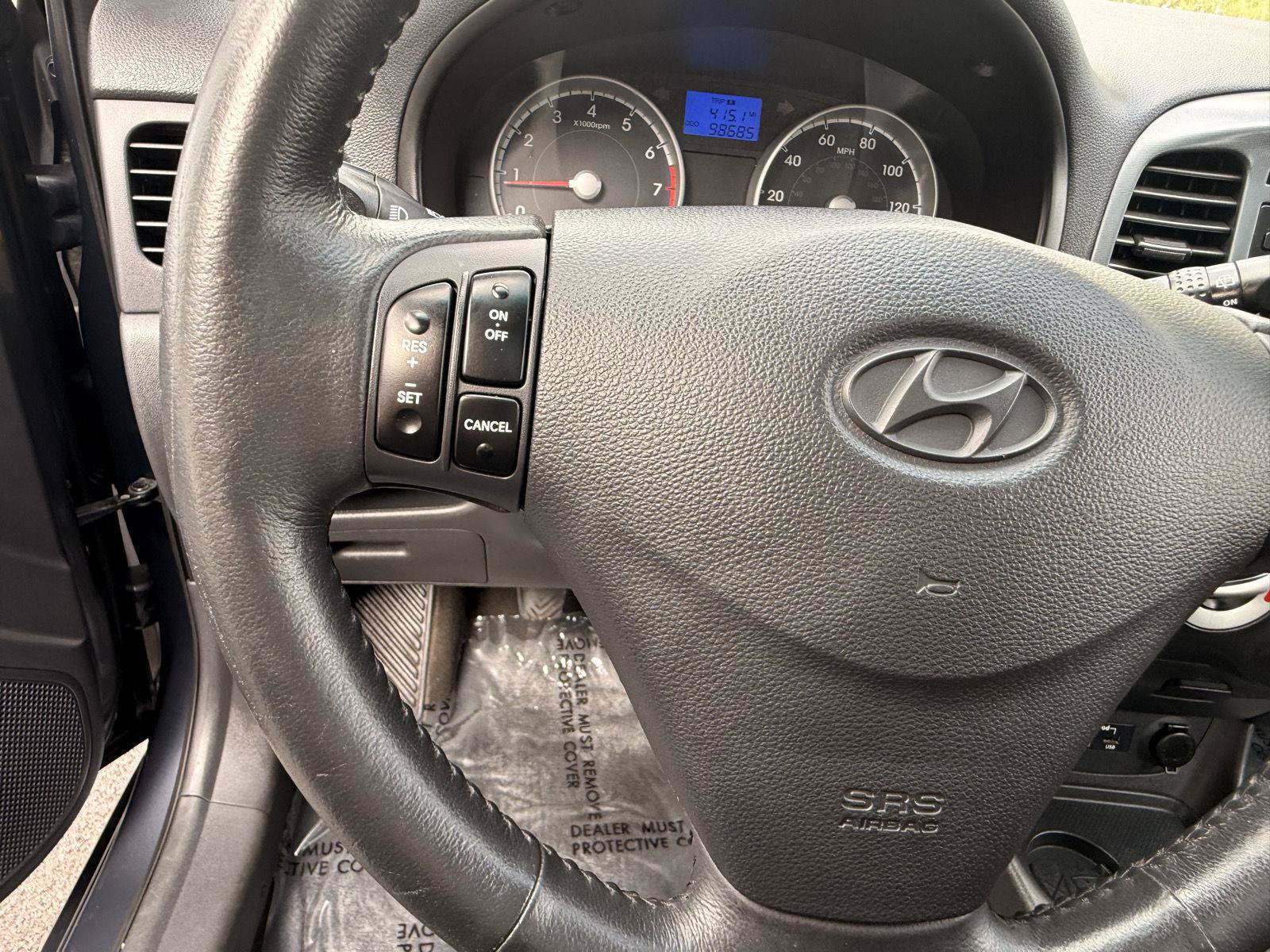 Used 2010 Hyundai Accent SE FWD image 22