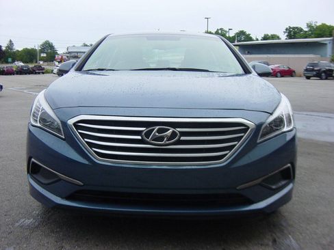 Used 2017 Hyundai Sonata SE FWD image 2