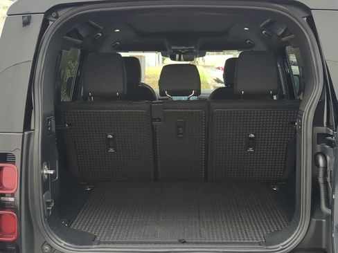 Certified 2025 Land Rover Defender 110 S AWD/4WD image 36
