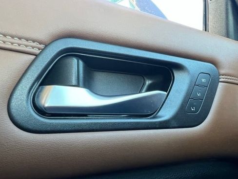 Used 2023 Nissan Pathfinder Platinum w/ Lighting Package (N93) FWD image 24