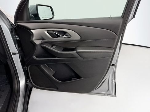 Used 2023 Chevrolet Traverse LT FWD image 23