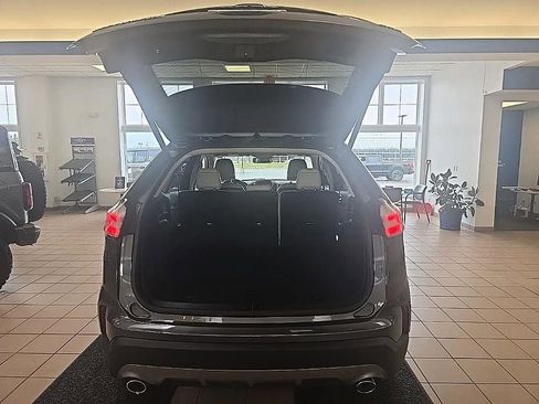 Used 2023 Ford Edge Titanium image 29