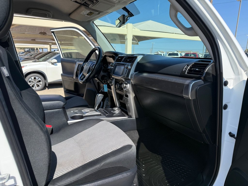 Used 2017 Toyota 4Runner SR5 AWD/4WD image 17