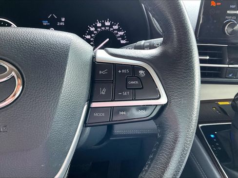 Used 2022 Toyota Sienna XLE w/ XLE Plus Package FWD image 12