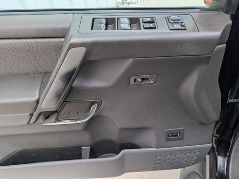 Used 2006 Nissan Titan LE w/ (R02) LE Off-Road Pkg AWD/4WD image 8