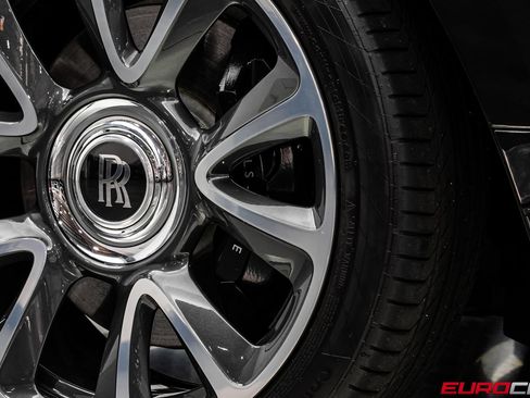 Used 2019 Rolls-Royce Wraith RWD image 21