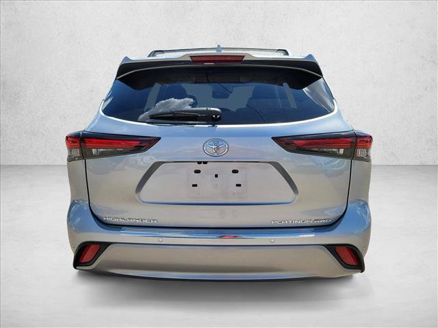 Used 2025 Toyota Highlander Platinum AWD/4WD image 6