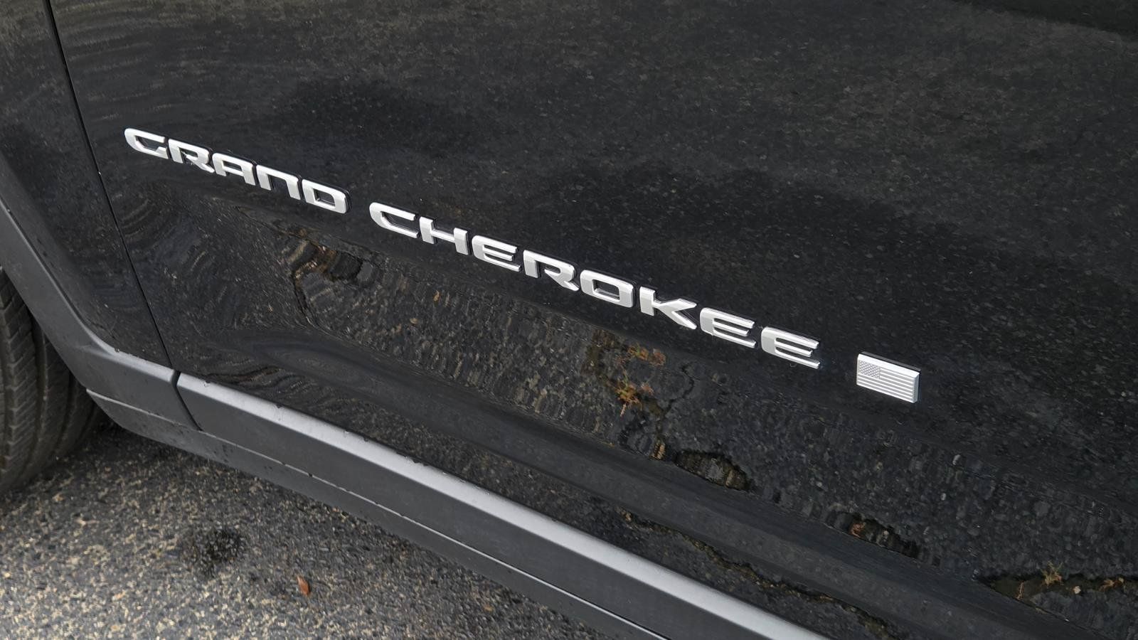 Used 2025 Jeep Grand Cherokee Limited w/ Luxury Tech Group II RWD image 19