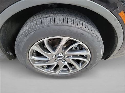 Used 2022 Lincoln Corsair FWD w/ Equipment Group 101A image 8