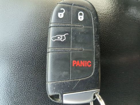 Used 2020 Jeep Grand Cherokee Laredo w/ Laredo X Package image 31