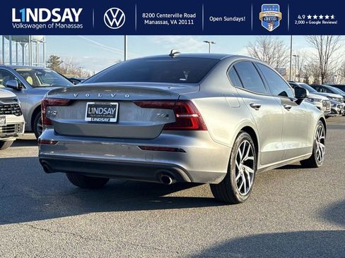 Used 2020 Volvo S60 T6 Momentum image 2