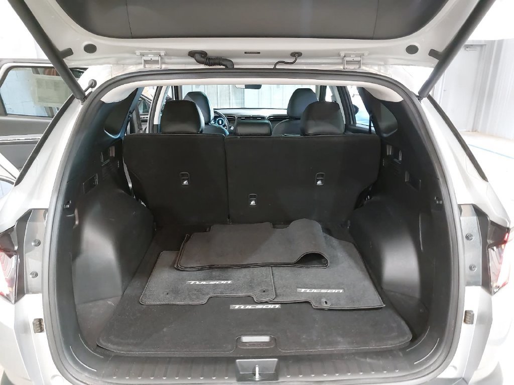 Used 2022 Hyundai Tucson Limited w/ Cargo Package FWD image 12