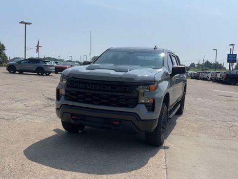 Used 2024 Chevrolet Silverado 1500 Custom Trail Boss w/ LPO, Dark Essentials Package AWD/4WD image 4