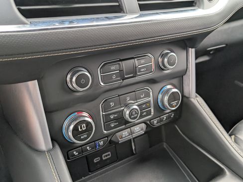Used 2024 GMC Yukon SLT AWD/4WD image 18