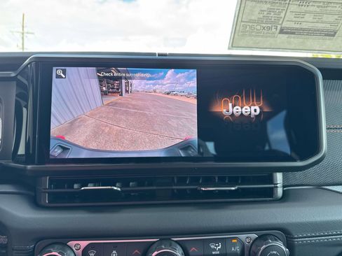 New 2025 Jeep Gladiator Mojave w/ Convenience Group image 12