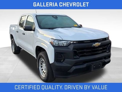 Used 2023 Chevrolet Colorado W/T RWD image 2