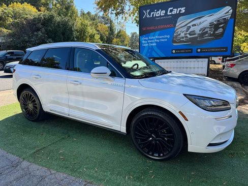 Used 2021 Lincoln Corsair Reserve w/ Equipment Group 201A image 4