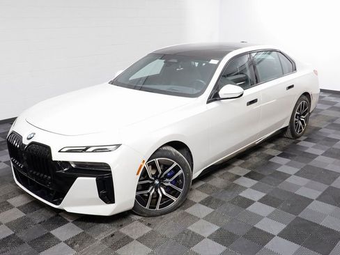 Certified 2023 BMW 760i xDrive AWD/4WD image 2