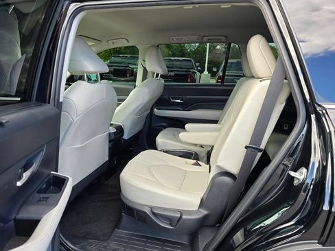 Used 2025 Toyota Grand Highlander AWD image 24