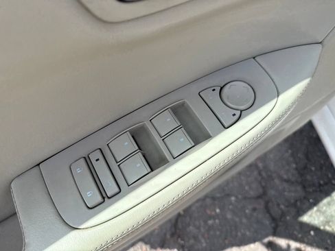 Used 2010 Cadillac DTS FWD image 23