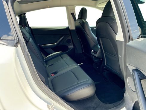 Certified 2023 Tesla Model Y AWD image 11