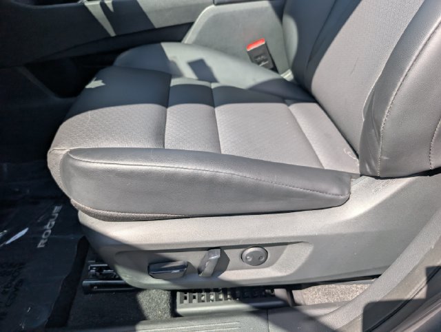 Used 2023 Nissan Rogue SV w/ SV Premium B Package FWD image 22