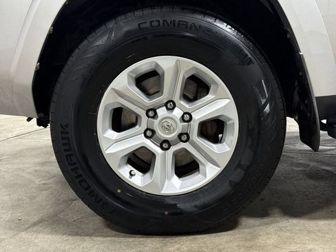 Used 2018 Toyota 4Runner SR5 RWD image 27