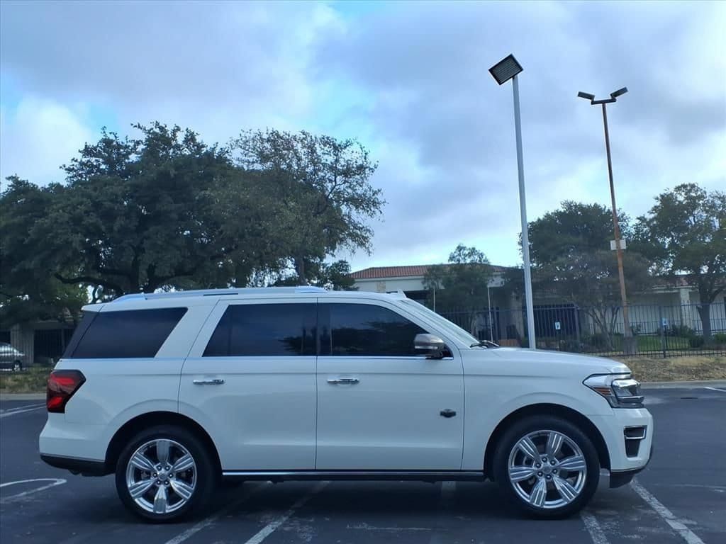 Used 2022 Ford Expedition King Ranch AWD/4WD image 3