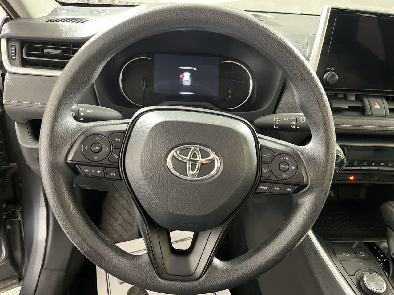 Used 2025 Toyota RAV4 LE AWD/4WD image 16